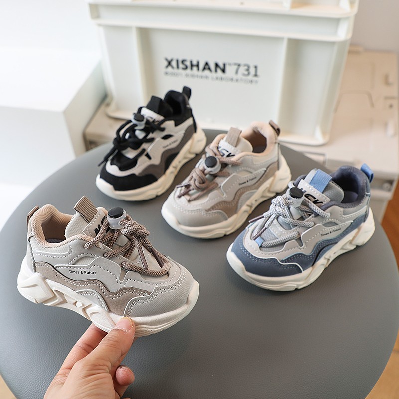 Sports Equipment For Schools - Sepatu olahraga anak laki-laki dan perempuan,